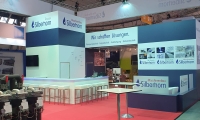 Holzbaustand mit Digitaldrucken. 