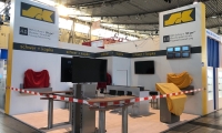 Holzbaustand mit Digitaldrucken.