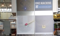 Systemstand mit vorgebauten, hinterleuchteten Bannern.