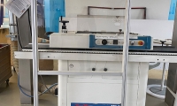 Individuelle Hustenschutzwand mit Rahmen und Stellfüßen